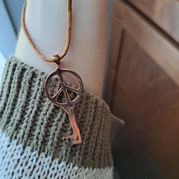 Bohemian Peace Sign Key Adjustable Necklace - Picture 4 of 4